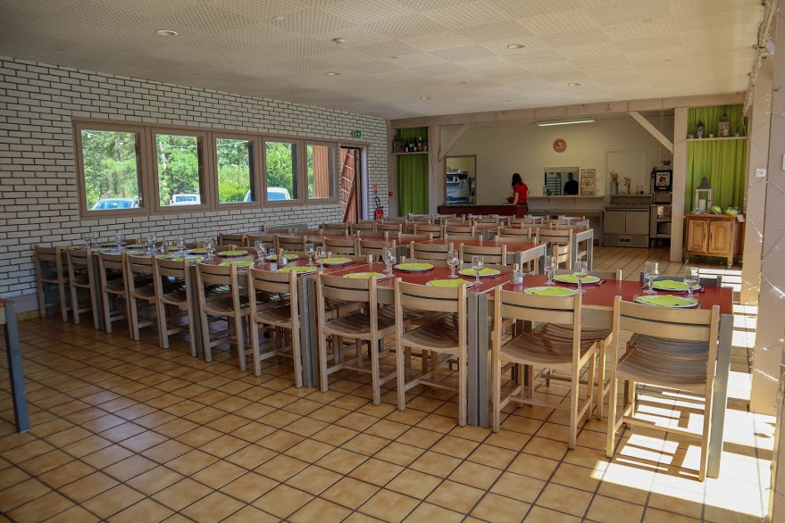 Vue générale du restaurant de l'Eau Vive Lescheraines